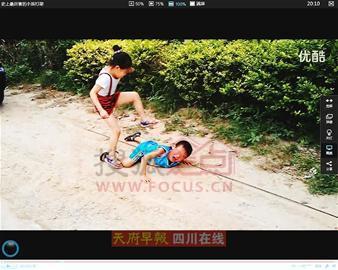 图:看史上最牛小孩打架 暴力女孩虐男孩!(冒汗啊)