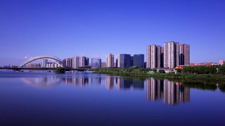 龙城大街汾河畔的瞰景超高层 太原又添一座城市新地标