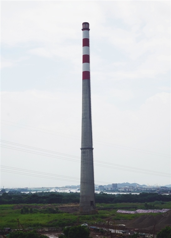原员村热电厂烟囱高180米,重9504吨.