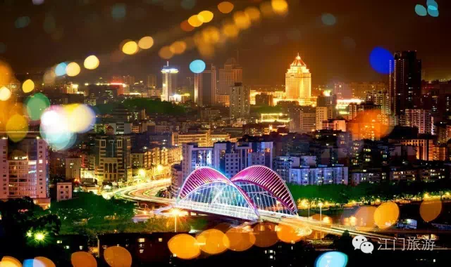 江门夜景  吴琼芳摄