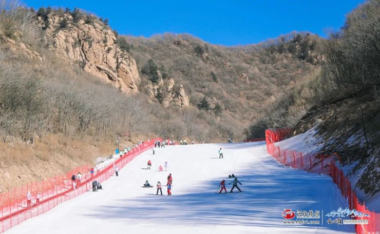 河北旅投金山岭滑雪场冷运动让美好生活燃起来