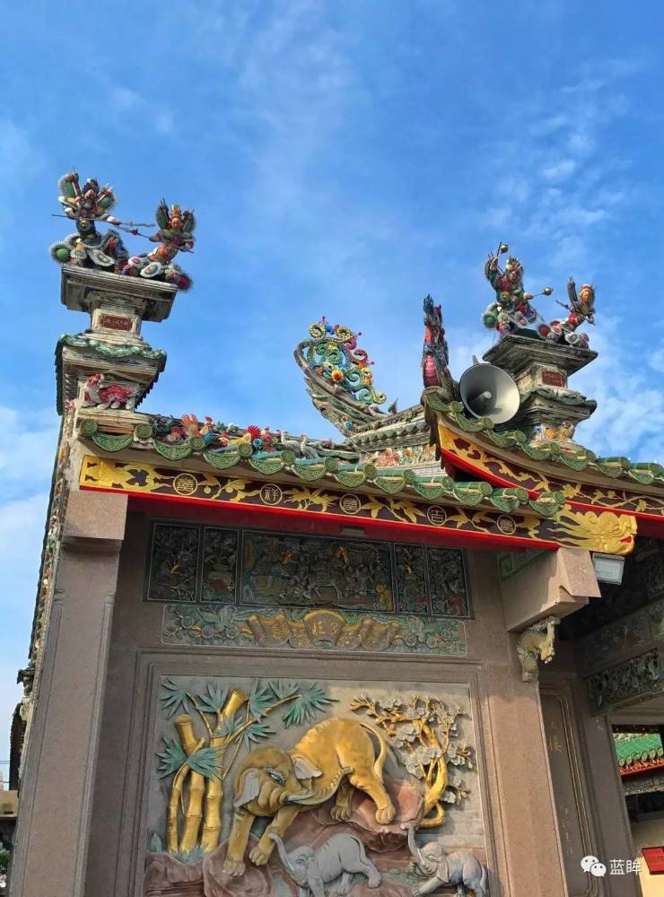 是一处以潮汕传统民居为题的旅游景点,占地50多亩,其体建筑由八座
