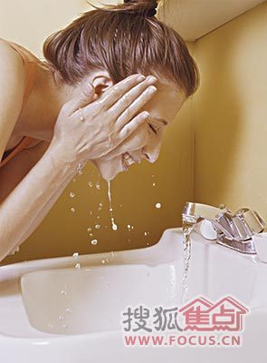 如何让自己的皮肤变得干净 01e5d4a32d9bd59dcedbf7a4af09bced.jpg