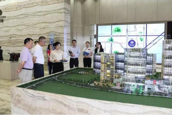 龙岗区科技创新局领导们率队调研康利城