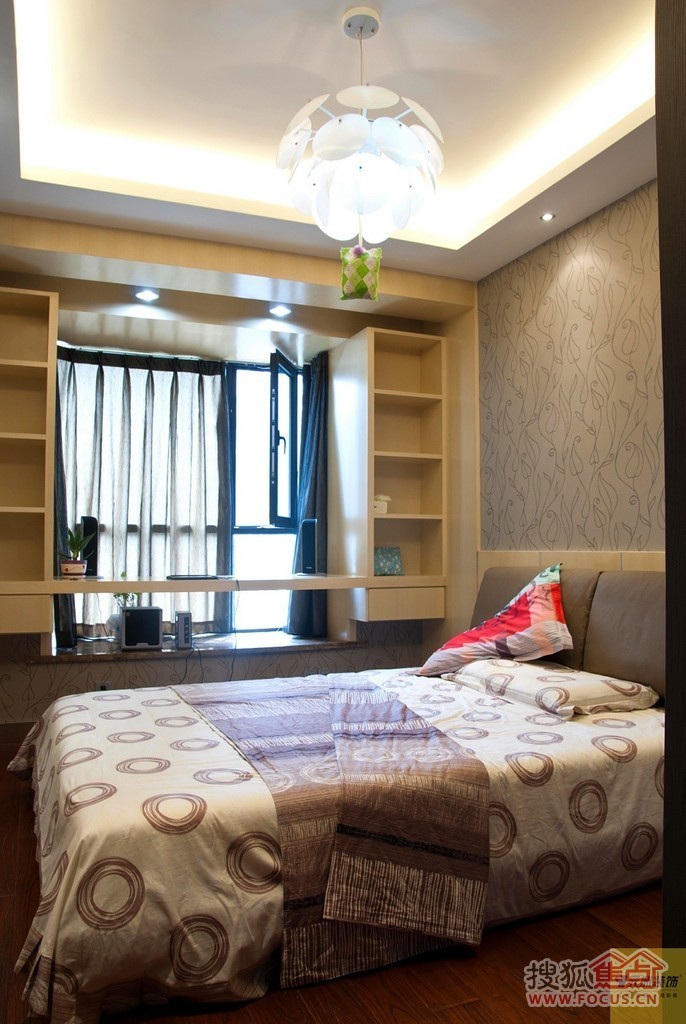 飘窗的最佳布置 6acbfc2e594b0d9300ca870dcf683004.jpg