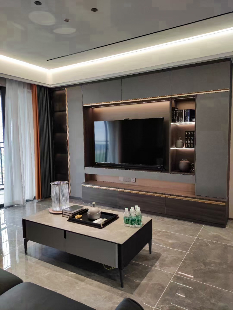 新鲜出炉的客户家安装的青岛欧派衣柜现代轻奢实景安装效果