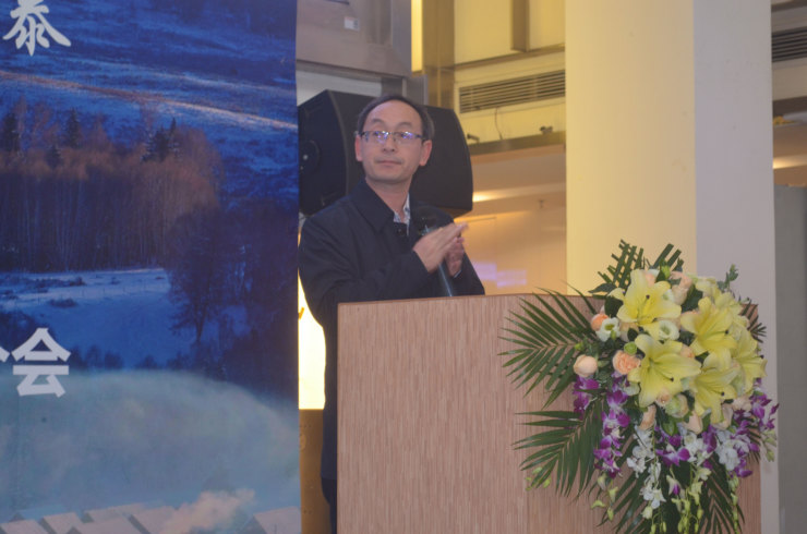 阿勒泰地委委员,行署副专员王君安表示,阿勒泰可以满足南方人对于"