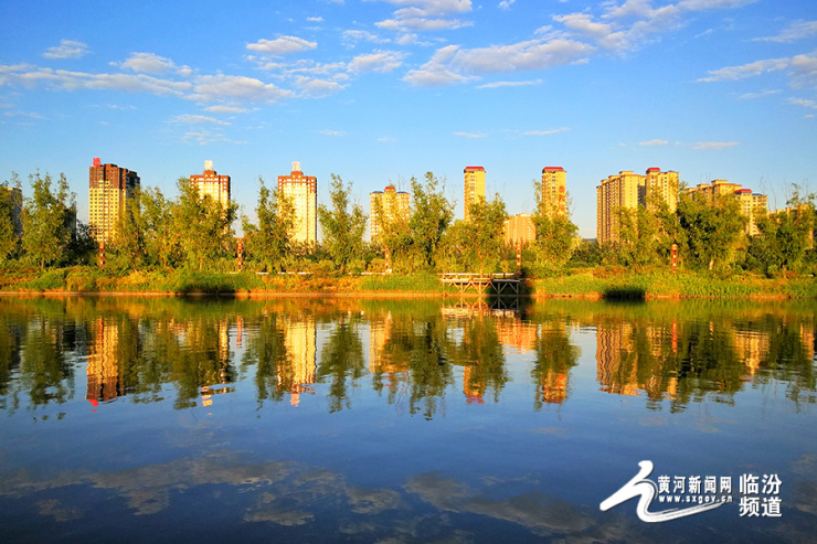 视觉临汾滨河公园盛夏倒影美景似江南