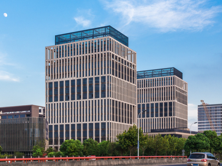 张江海趣园.7楼7.5室,288平双面采光,紧邻盛大集团游戏