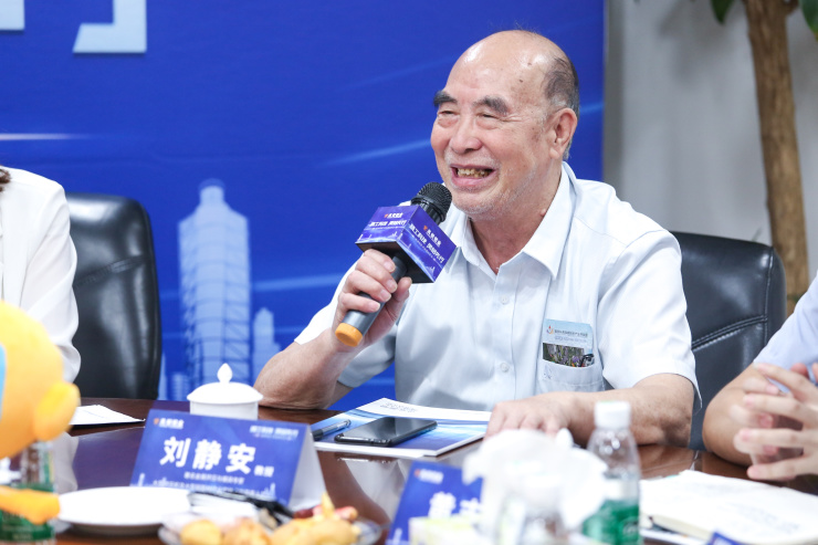 大型挤压机及大型铝型材产业和技术的奠基人之一刘静安刘静安教授认为