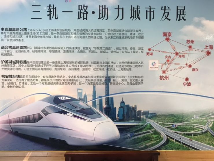 【医院配套】:安吉树兰医院(三甲)【交通配套】:1,地铁:杭安轻轨接驳