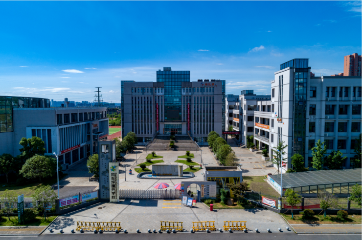 该地块位于湘潭市雨湖区,东临潭锰铁路,西至老高岭路,南至北二环,北至