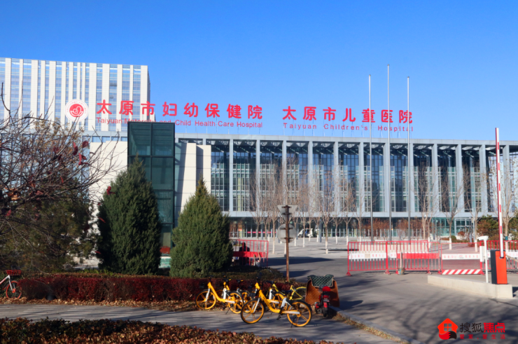 太原市妇幼新址位于长风西街和西中环交汇口西北角,新院主入口设置在