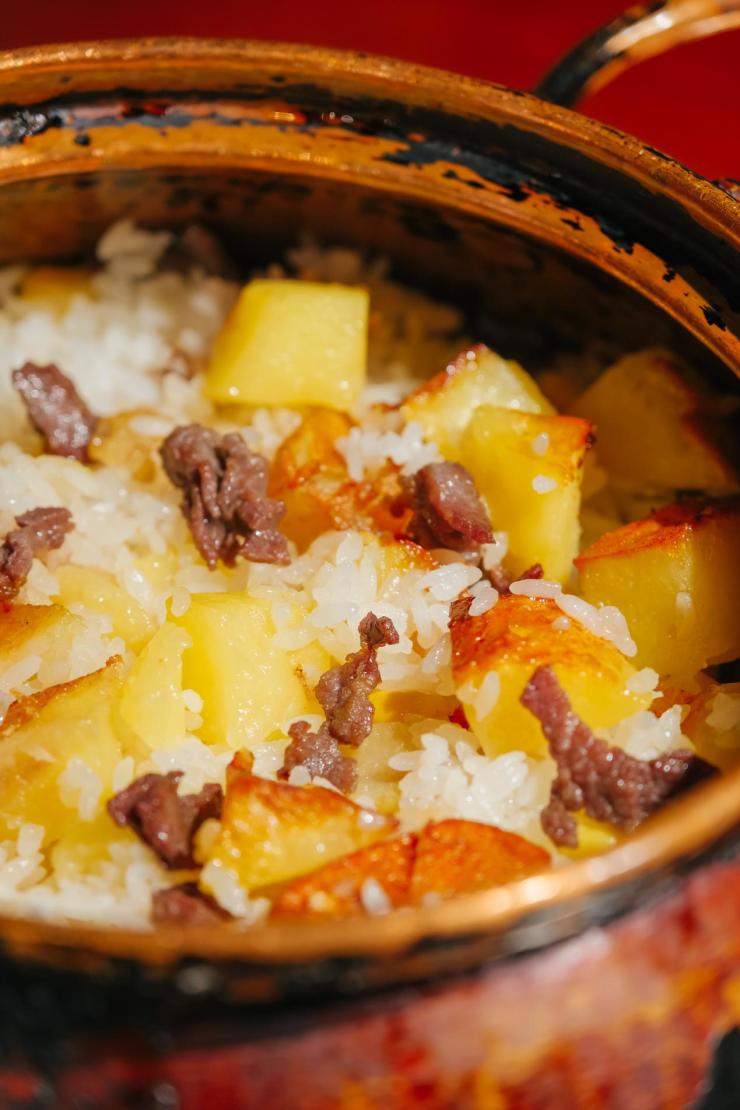 炊锅鱼,铜锅洋芋饭,鲜鱼圆子,小刀干巴等鲜美