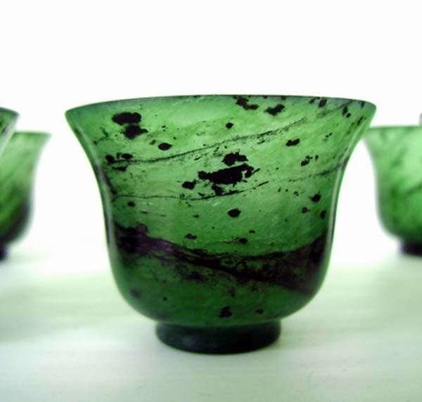 甘肃酒泉夜光杯价格:具可考察的史料记载,从西周开始,甘肃酒泉的夜光