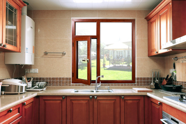 误区三:厨房炒菜时才开窗.正确做法:只要用炉灶,就应该开窗通风.