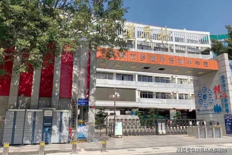 【鹏兴实验学校】医疗:距离【罗湖中医院】约600m深圳罗湖东海富汇