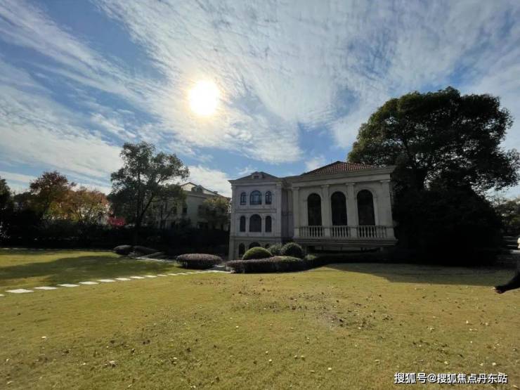 佘山月湖山庄上海首页网站佘山月湖山庄售楼处电话佘山月湖山庄楼盘