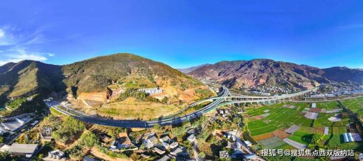 本项目主线路线起于凤仪镇(经开区),接国高网g5611大理至丽江高速公路