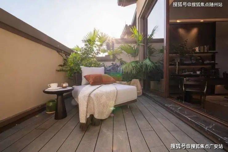 今天,东海·闲湖城全新排屋组团御龙湾,实景体验房正式献映湖山.