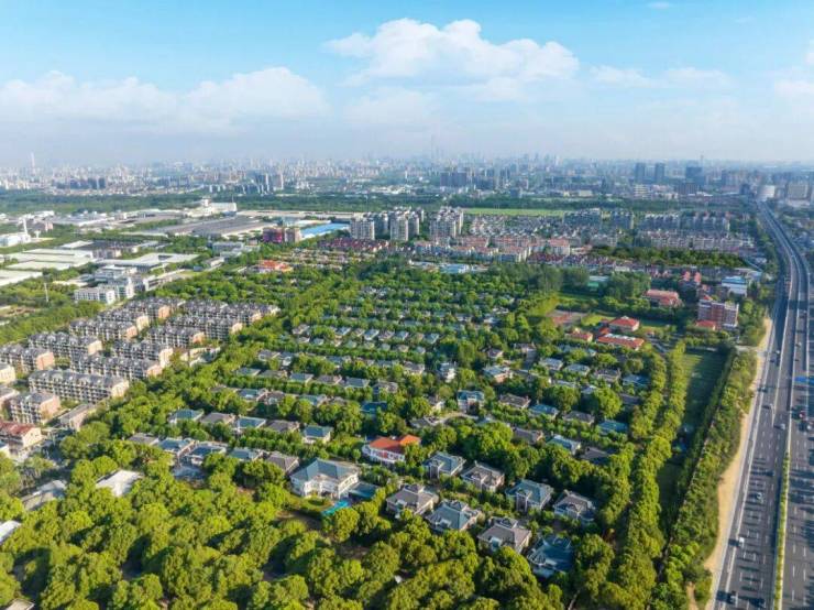 绿宝园翡梵售楼处_绿宝园(营销中心)官方网站_售楼处地址_翡梵电话_价格曝光_最新房源情况_户型_中心电线小时咨询热线(图1)