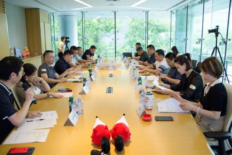 天下工商联家具拆穿业商会秘书长 张仁江:政策组合拳对于家居行业是一大利好