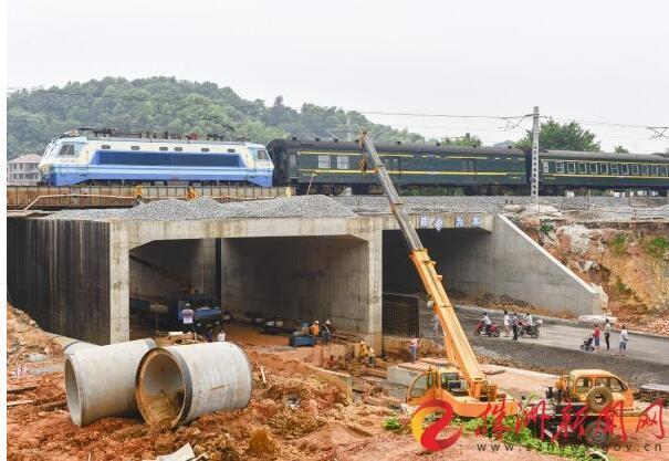 江渌路下穿铁路涵洞贯通9月有望具备通车条件