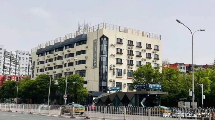 2026年北京失能照护机构!首开寸草马家堡院预约电话居住条件服务详解(图1)