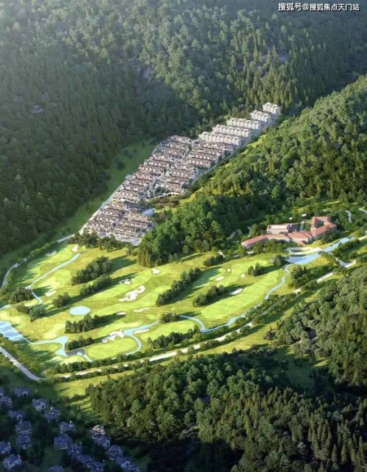 在杭州萧山区的大岩山景区内,坐落着一个被誉为"萧山小九寨"的进化镇