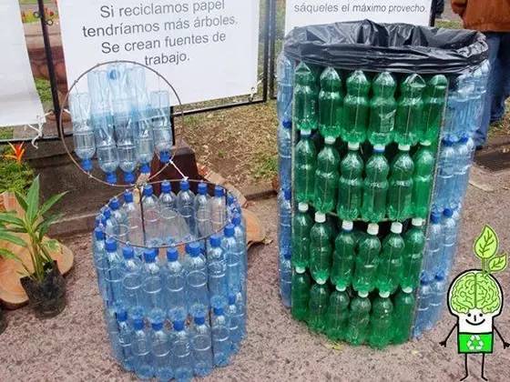 垃圾桶由塑料瓶组合