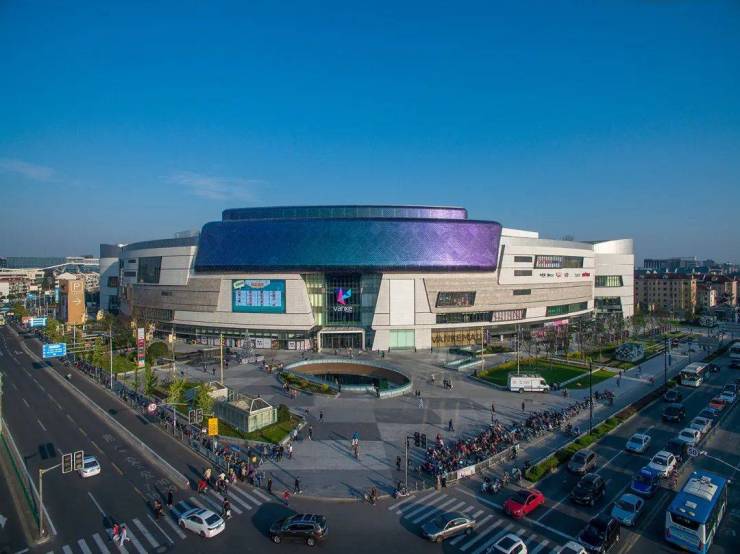 启春申售楼处电话:400-886-1718如果范围再放大一些,还有七宝万科广场