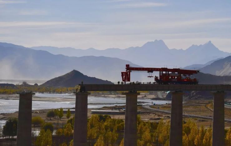 最新!川藏铁路拉林段正式进入铺轨阶段