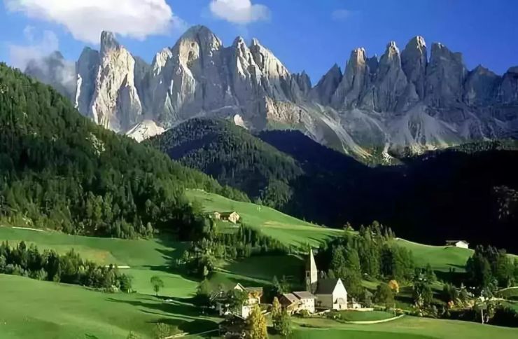 由一瓶神水引爆的欧洲小镇法国依云镇