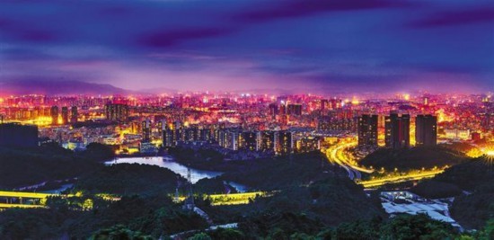 从银湖山眺望坂田南夜景.谢权荣 摄