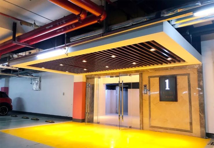 地下车库入户大厅 暖光灯给人特别温馨,精装交付