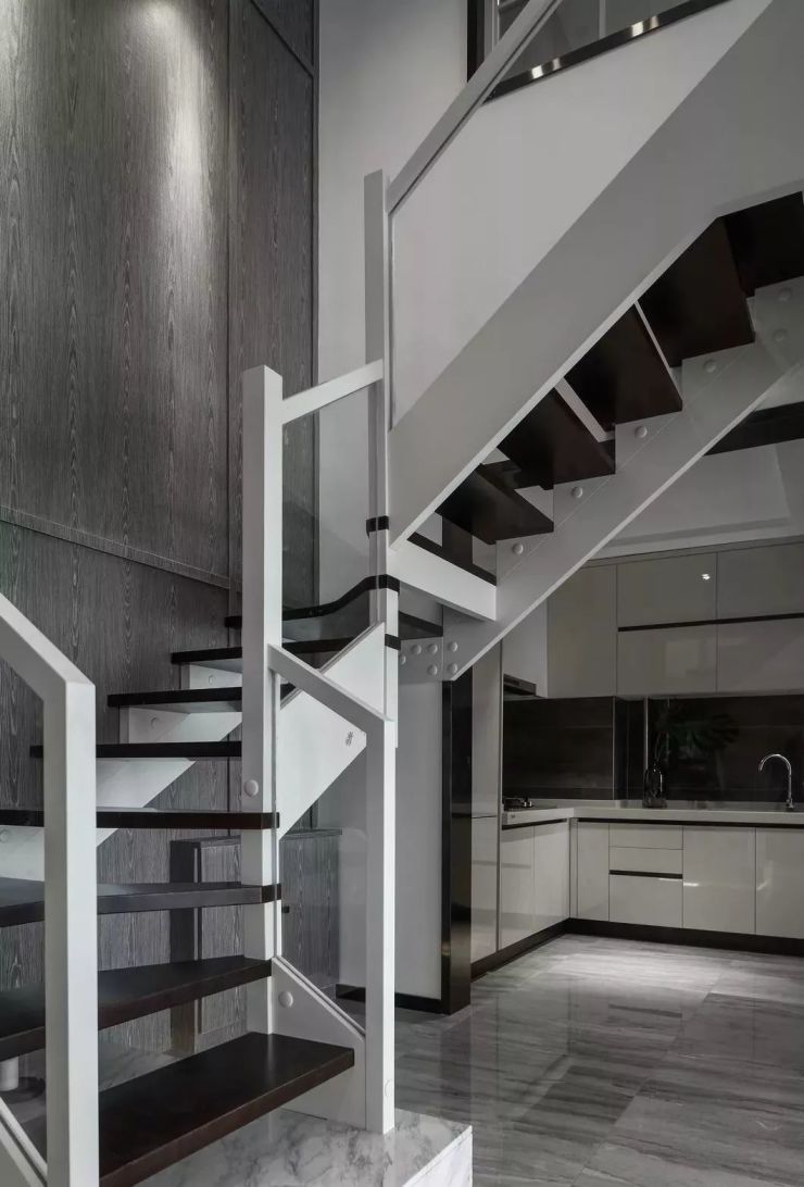 复式装修185㎡简约黑白灰独特的神秘美感复式小家