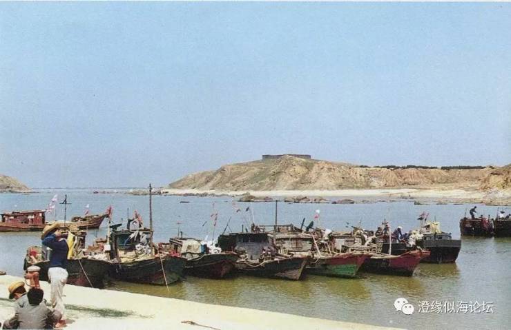 传说远古时候,天上莱芜神女化作大小莱芜两座山,屏障滨海,造福百姓.