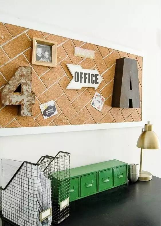 比白墙更好"做文章"的,是软木墙!