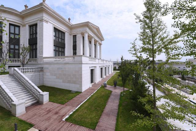 长安壹号承袭凡尔赛宫美泉宫等著名宫殿规制择守三山五园一脉之西山汇