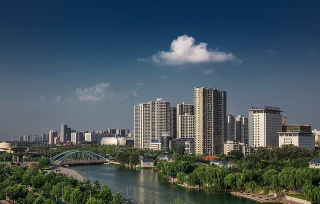 北京很大、上海很好、广州深圳很发达,我在常