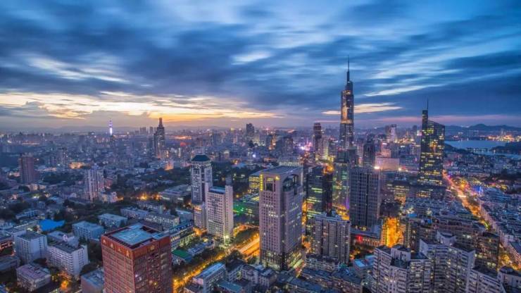 从经济总量排名前20的城市人均GDP数据上,我