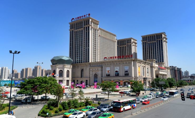 宫万达广场丨四发展开放经济坚持"八方拓展,全域开放",依托"高铁新城"